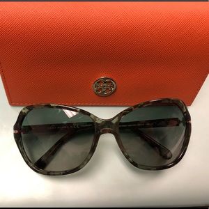 TY7054-Excellent condition, like new